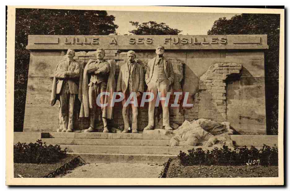 CPA Lille Monument Des Fusilles Militaria