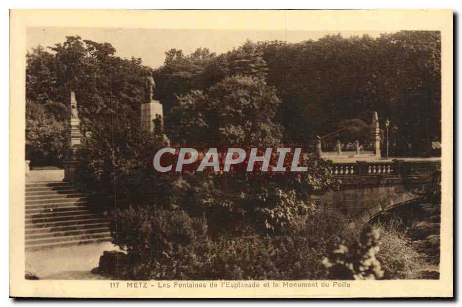 Metz - Les Fontaines de l'Esplanade et le Monument du Poilu