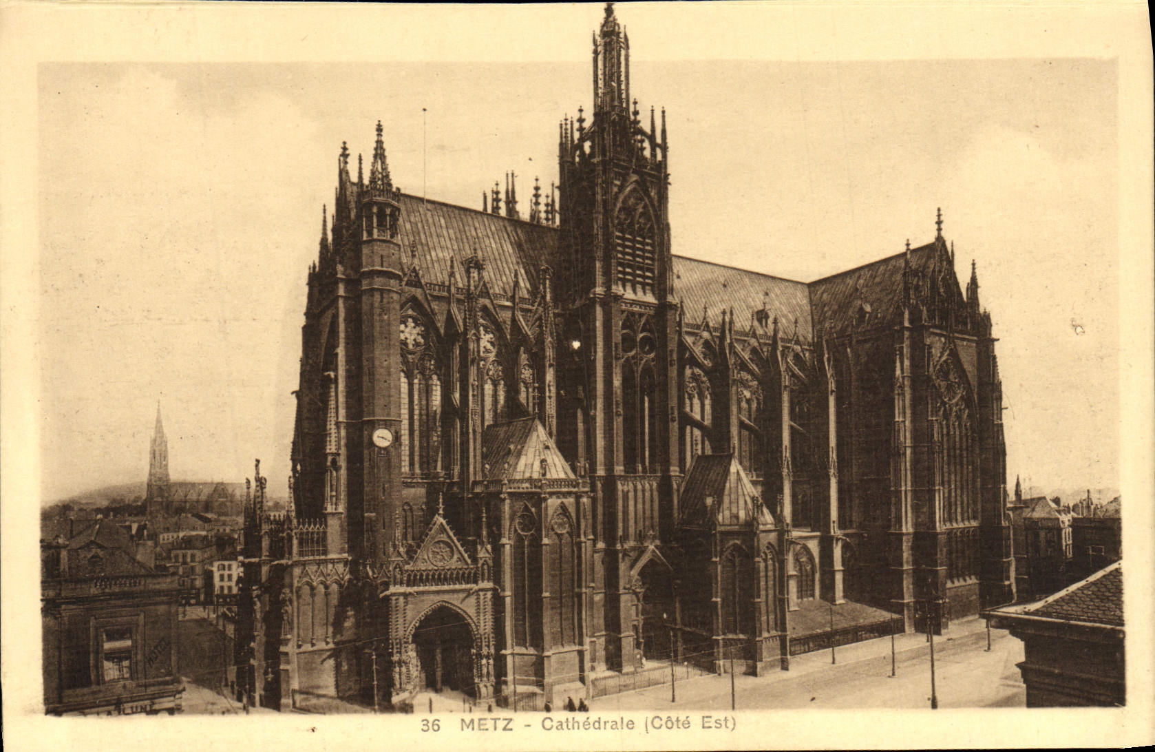 Metz - Cathédrale (Côté Est) — vue panoramique — Édition Ch. Pichot, Metz-Nord, n°36