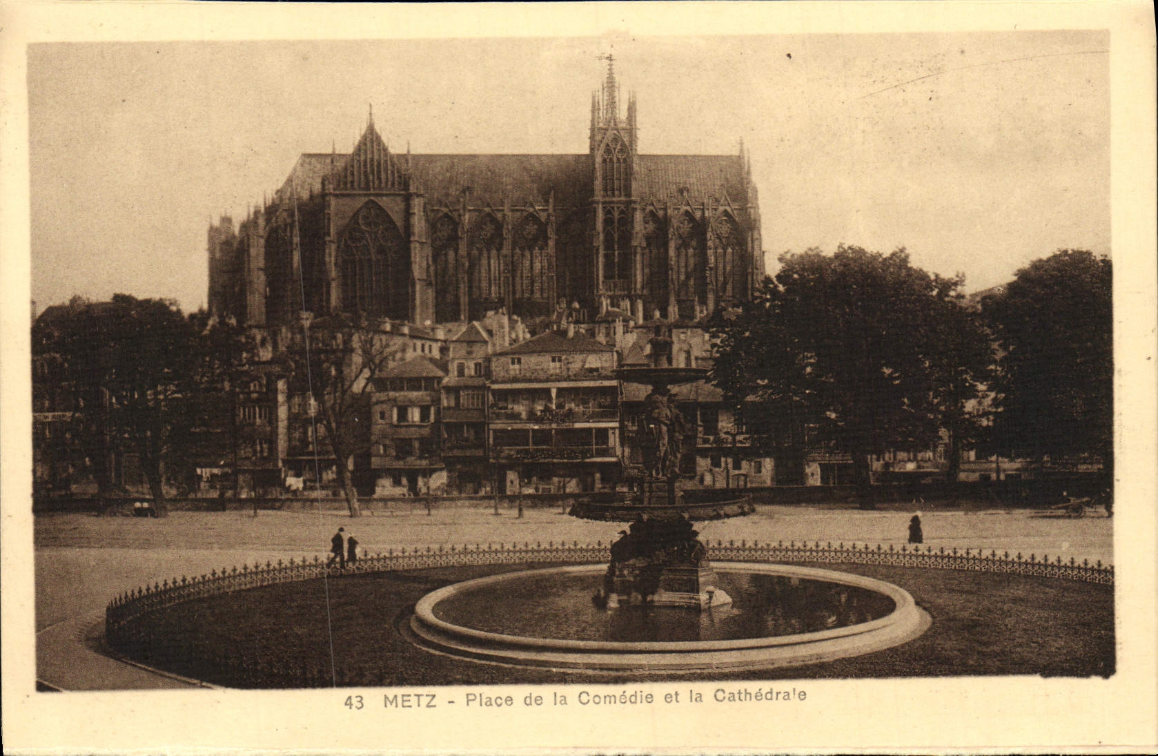 METZ - Place de la Comédie et la Cathédrale — n°43 — Édition Ch. Fieber, Metz-Nord