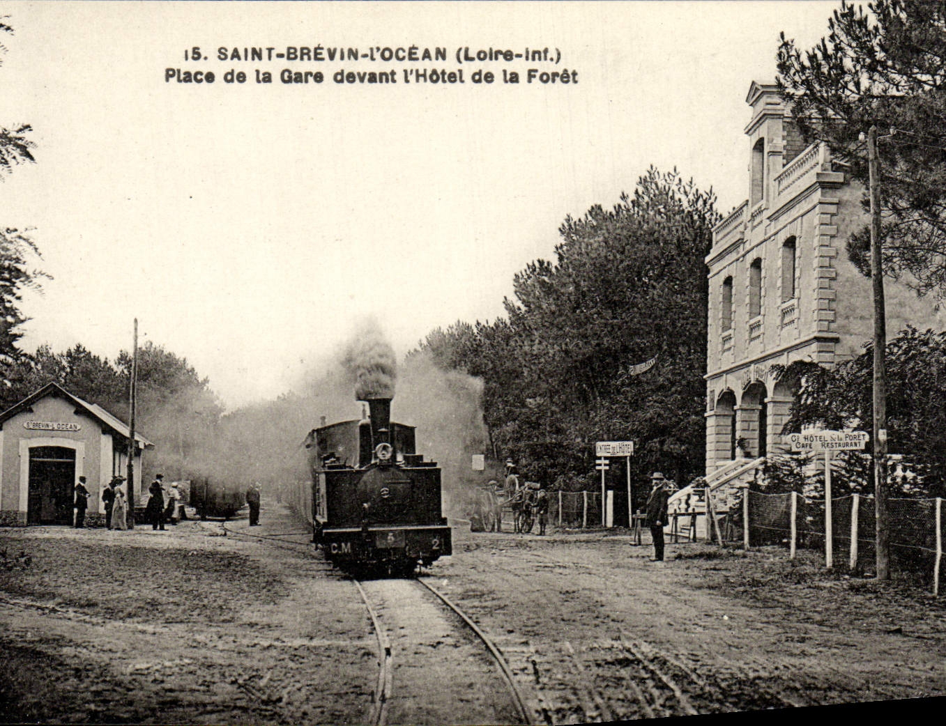 Saint-Brévin-l'Océan (Loire-Inf.) — Piazza della Stazione davanti all'Hotel de la Forêt — F. Chapeau, editore