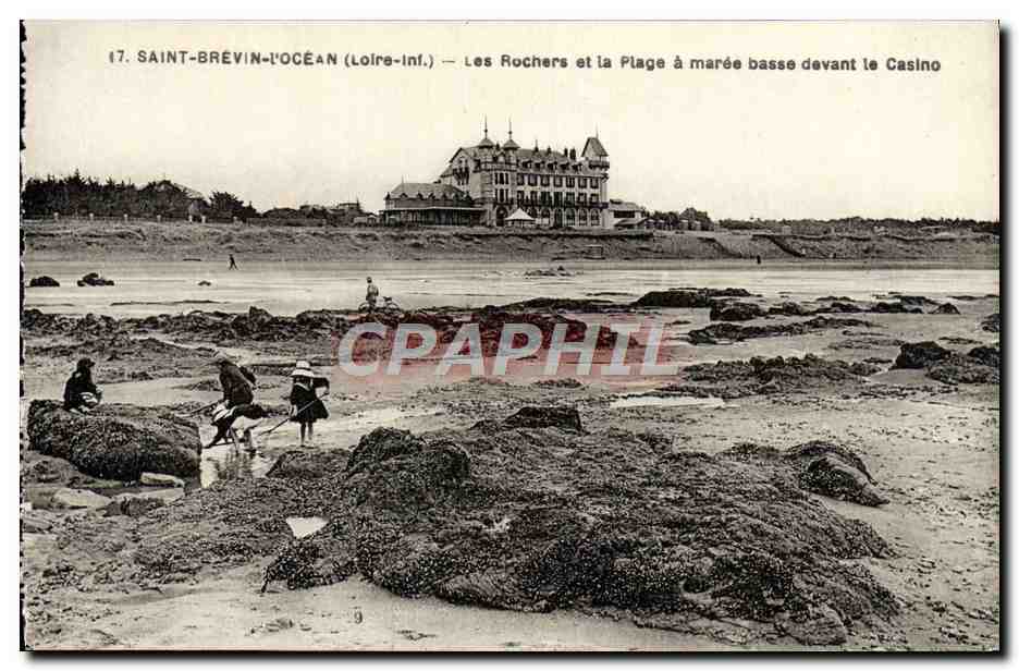 CPA Saint Brevin l'Ocean Les Rochers Et La Plage A Maree Basse Devant Le Casino