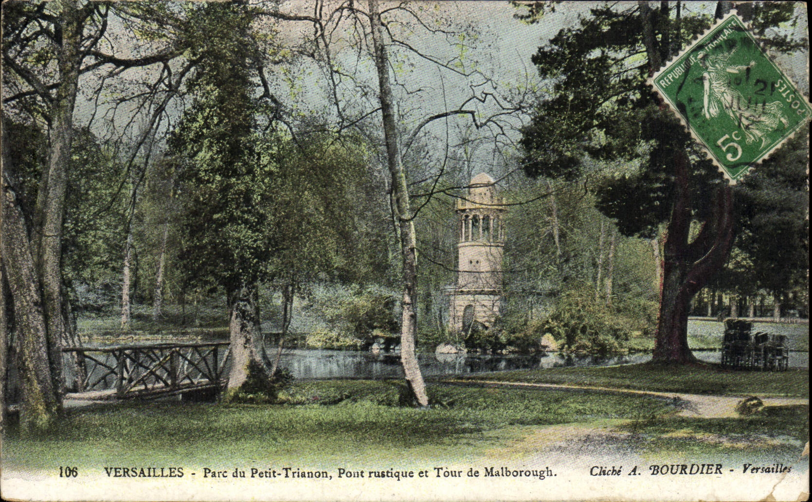 CPA Versailles Parc du Petit Trianon Pont rustique et tour de Malborough