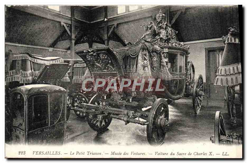 CPA Versailles Le petit Trianon Musee des voitures Voiture du sacre de Charles X