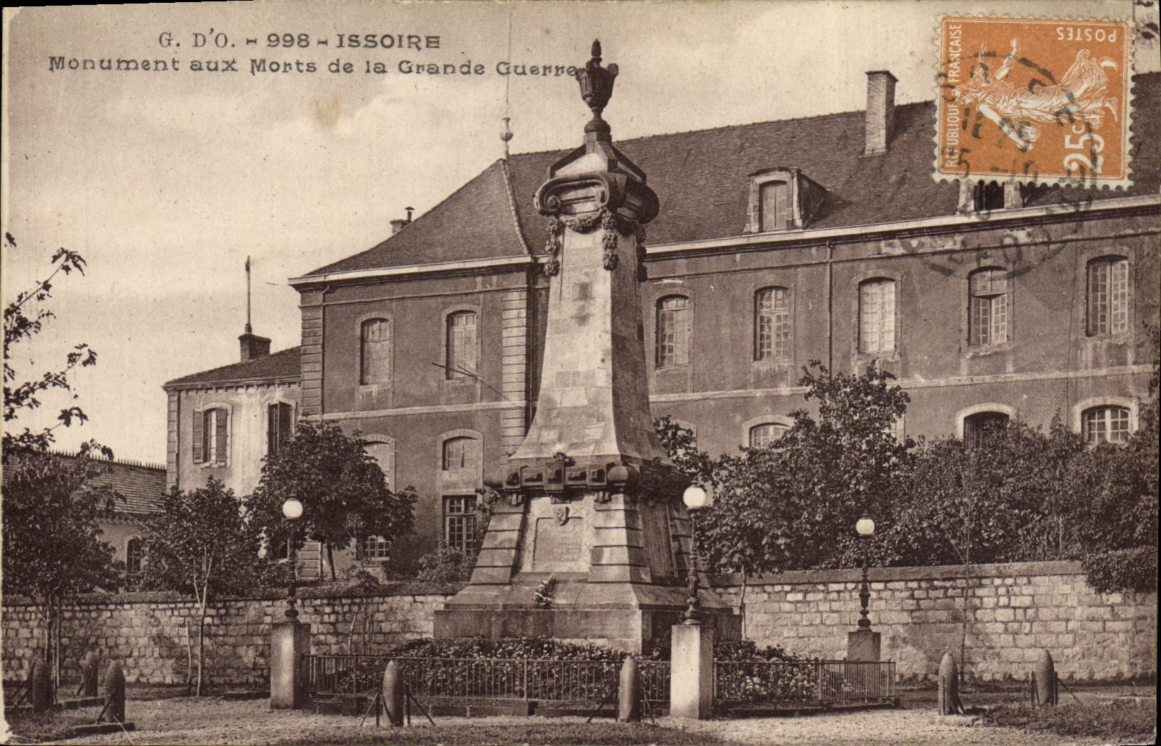 Issoire — Monument aux Morts de la Grande Guerre — G. D'O. n°998