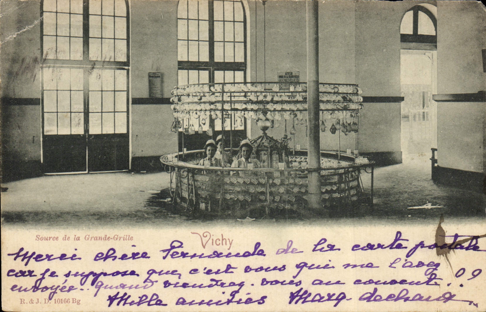 CPA Vichy Source de la grande grille