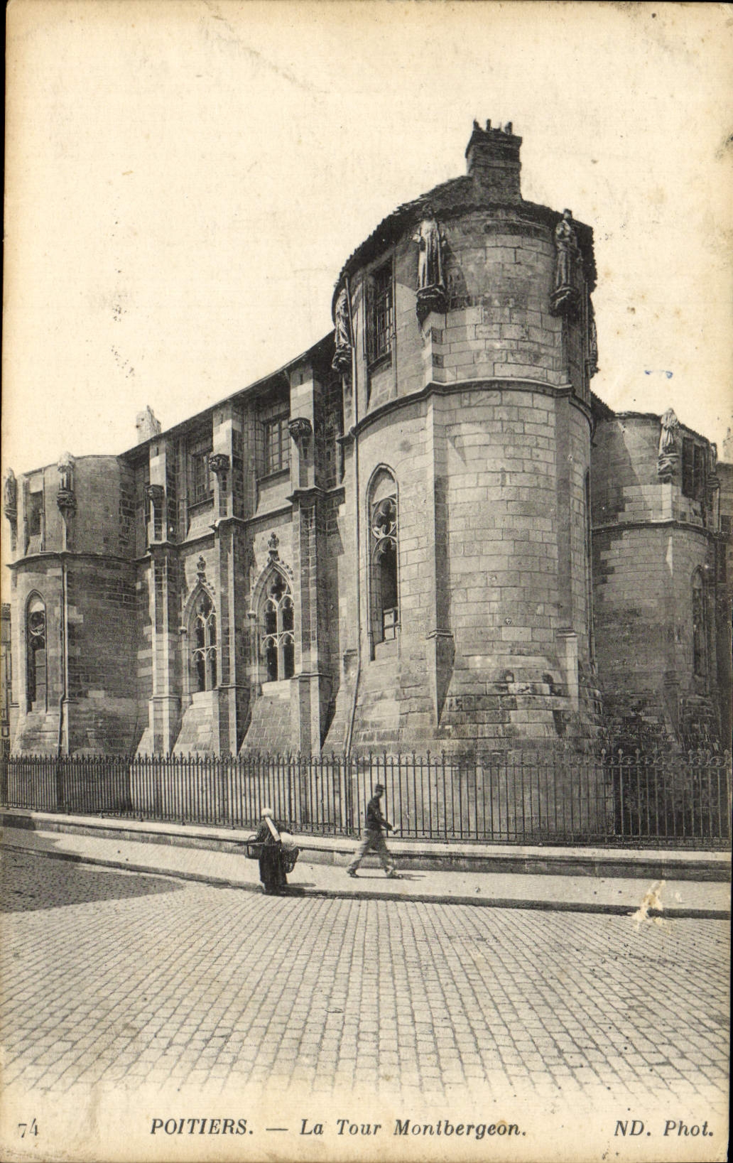 Poitiers — La Tour Montbergeon — ND. Phot. n°74