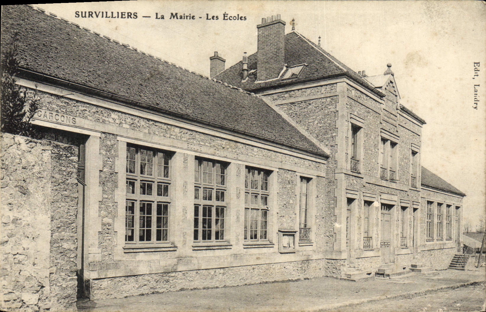 CPA Survilliers La Mairie Les Ecoles