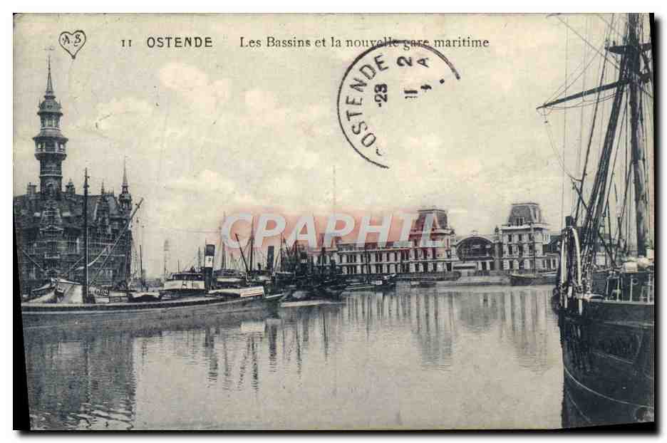CPA Ostende Les Bassins et la Nouvelle Gare Maritime Bateaux