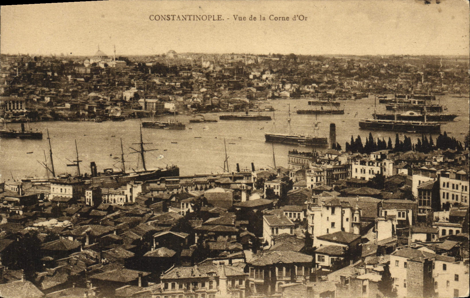 CPA Constantinople Vue de la Corne d'or Bateaux