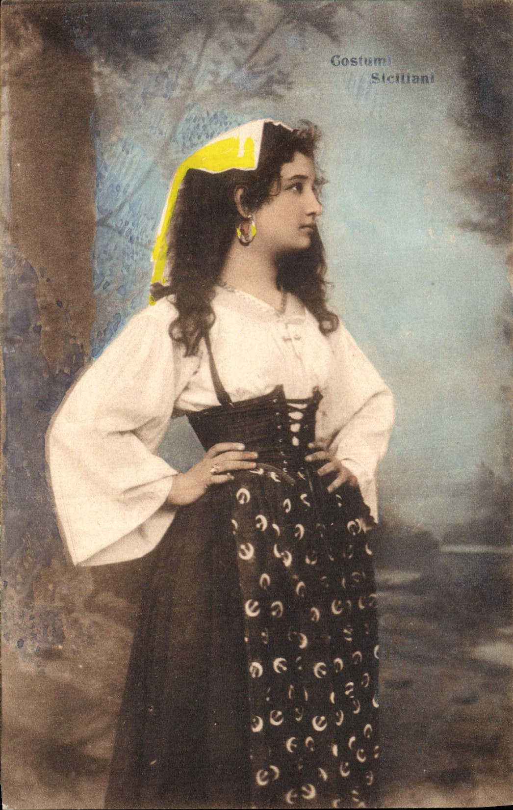 Femme en costume sicilien — éditeur G. Pinotti, n° 35195