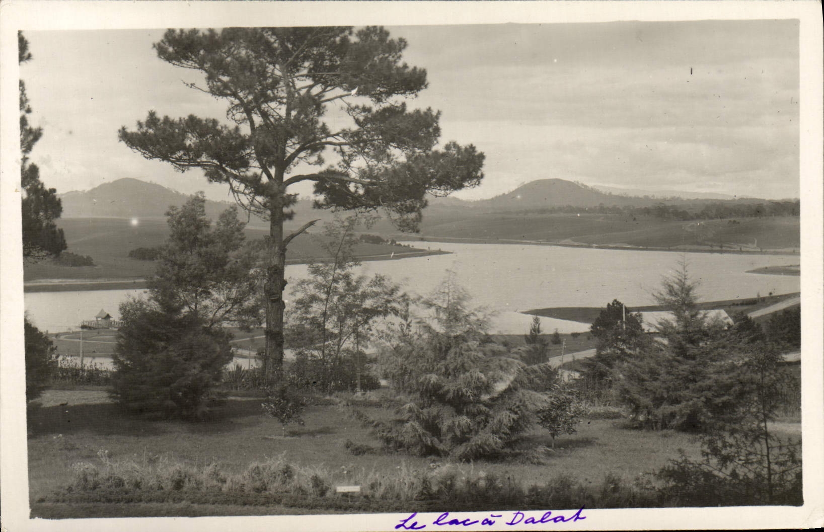 CARTE PHOTO Le lac a Dalat Vietnam