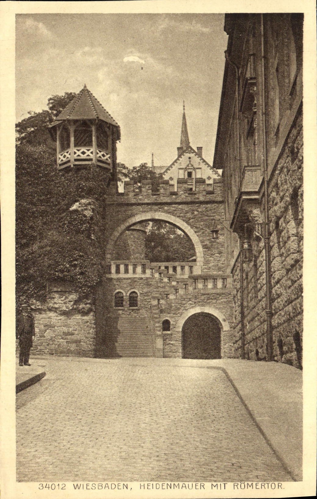 Wiesbaden — Heidenmauer mit Römertor — éditeur Karl Rud. Bremer & Co. Rh.