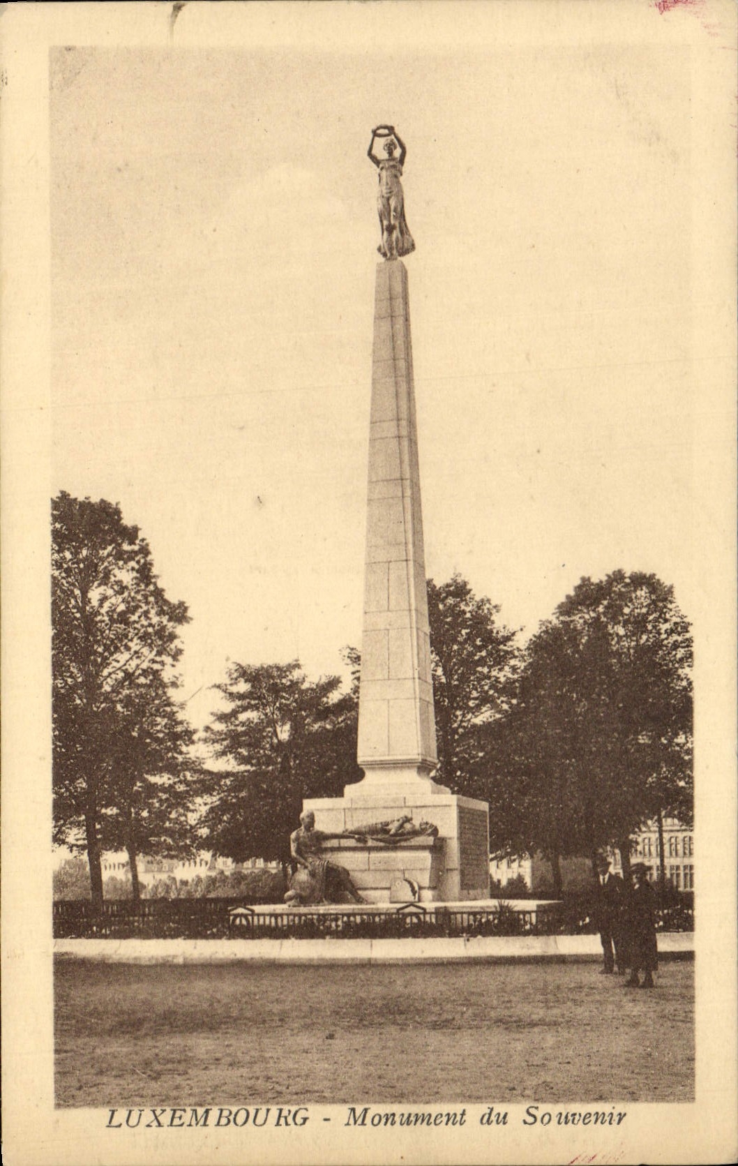 CPA Luxembourg Monument du Souvenir