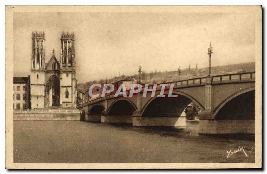 CPA Pont A Mousson Le Nouveau Pont et L'Eglise Saint Martin
