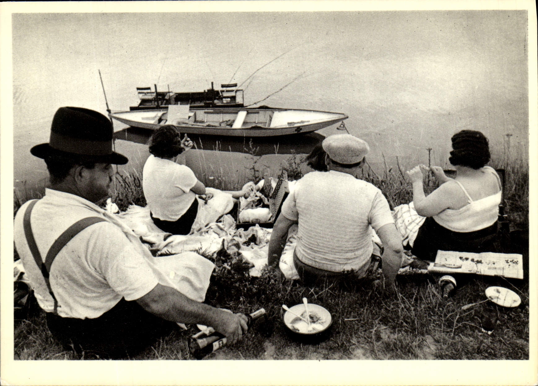 CPM Henri Cartier Bresson Pique Nique Sur Les Bords De La Marne
