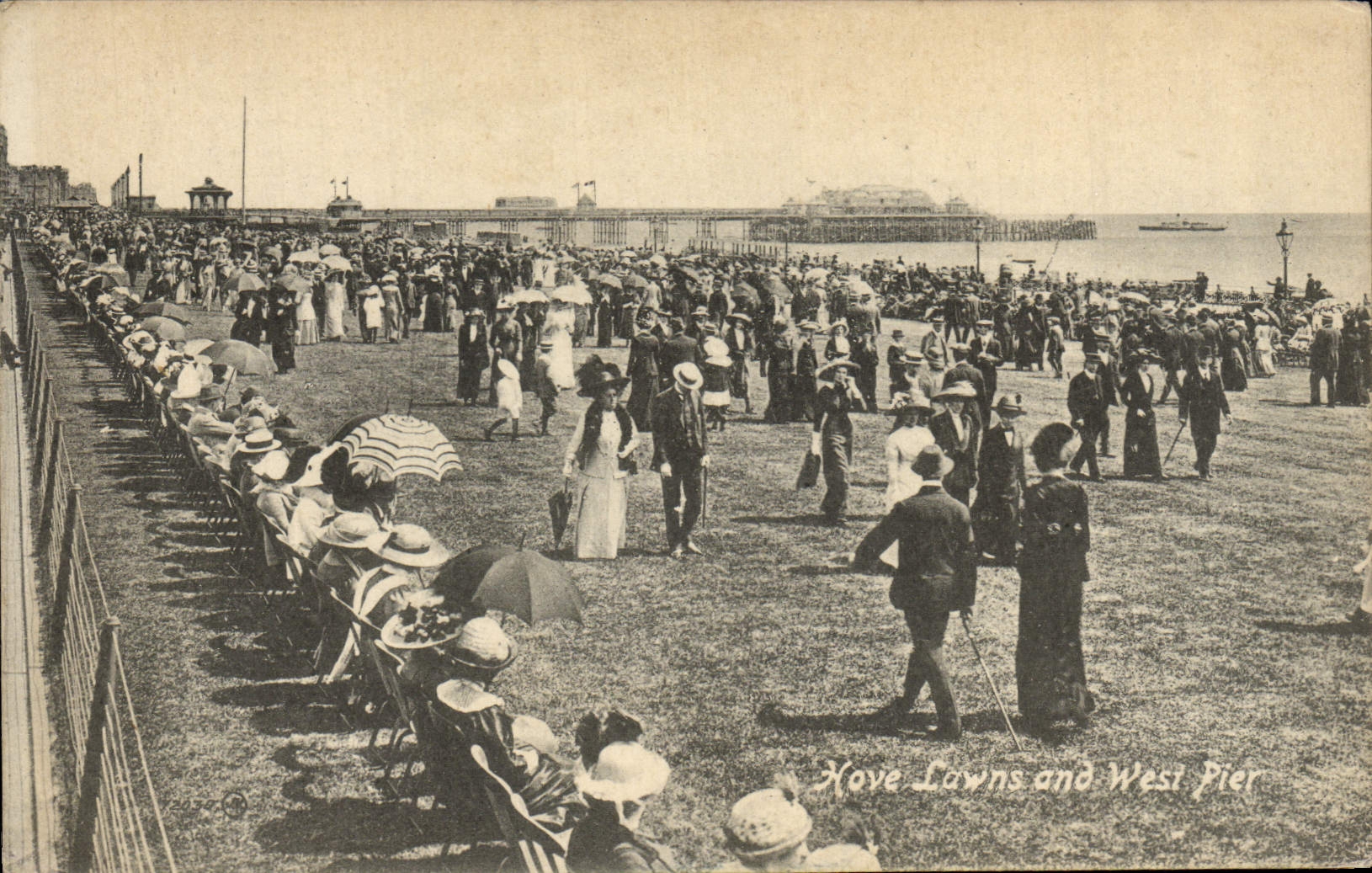 Hove Lawns and West Pier — Valentine's Series 8-1 — British Manufacture