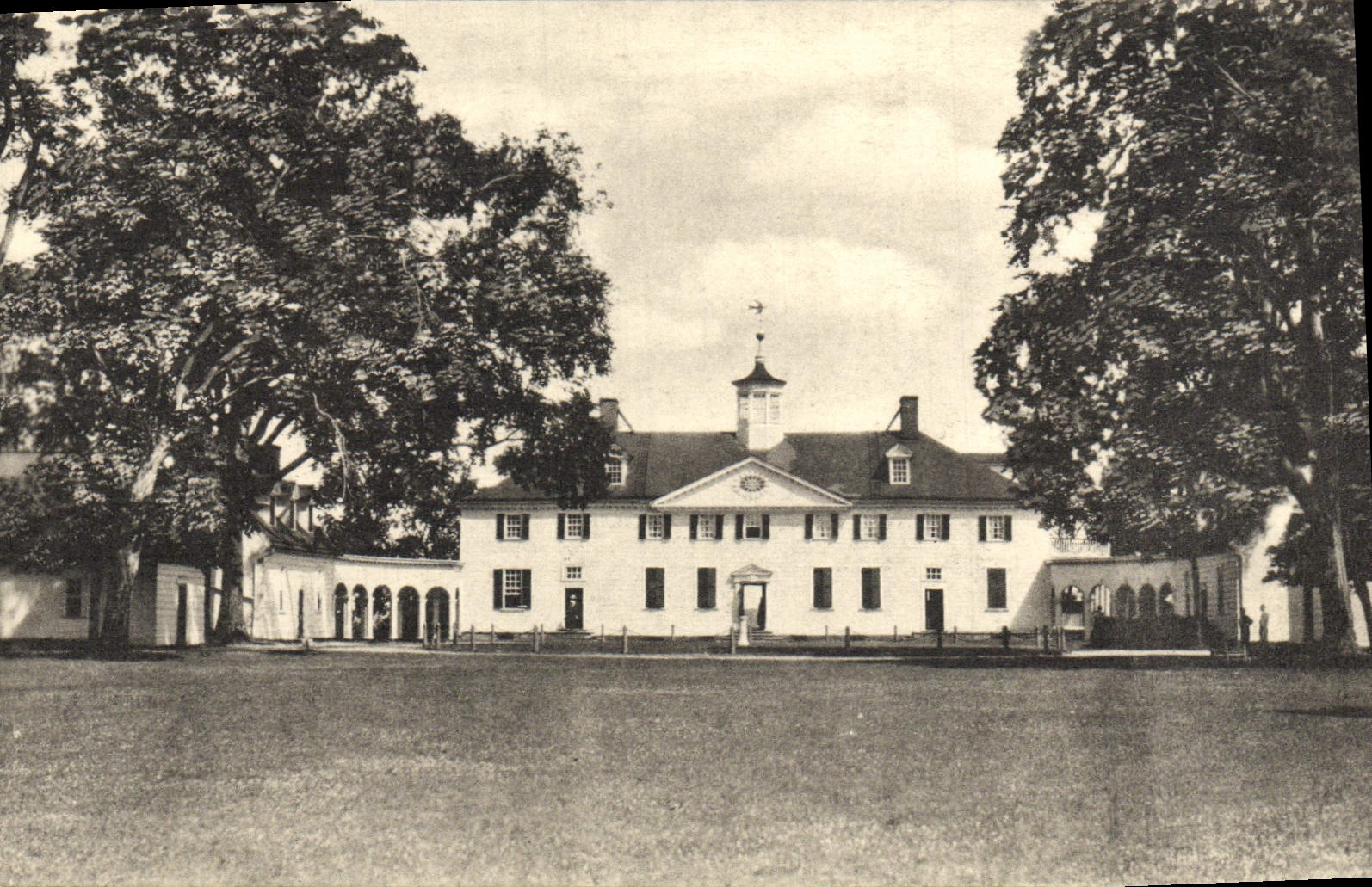 CPA West Front From The Entrance Cateway Mount Vernon Virginia Home Of George Washington