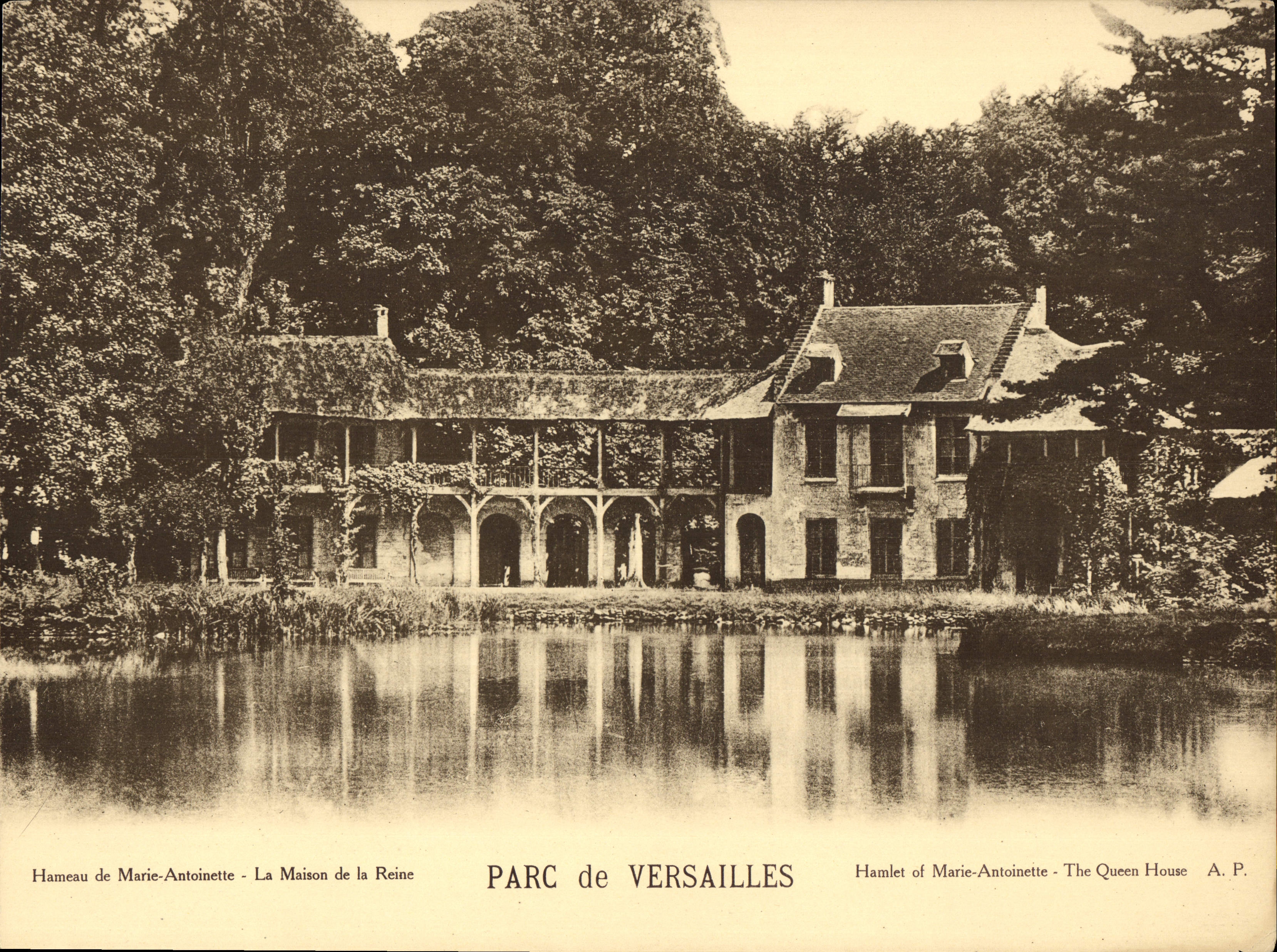 Hameau de Marie-Antoinette - La Maison de la Reine — PARC de VERSAILLES — A.P.