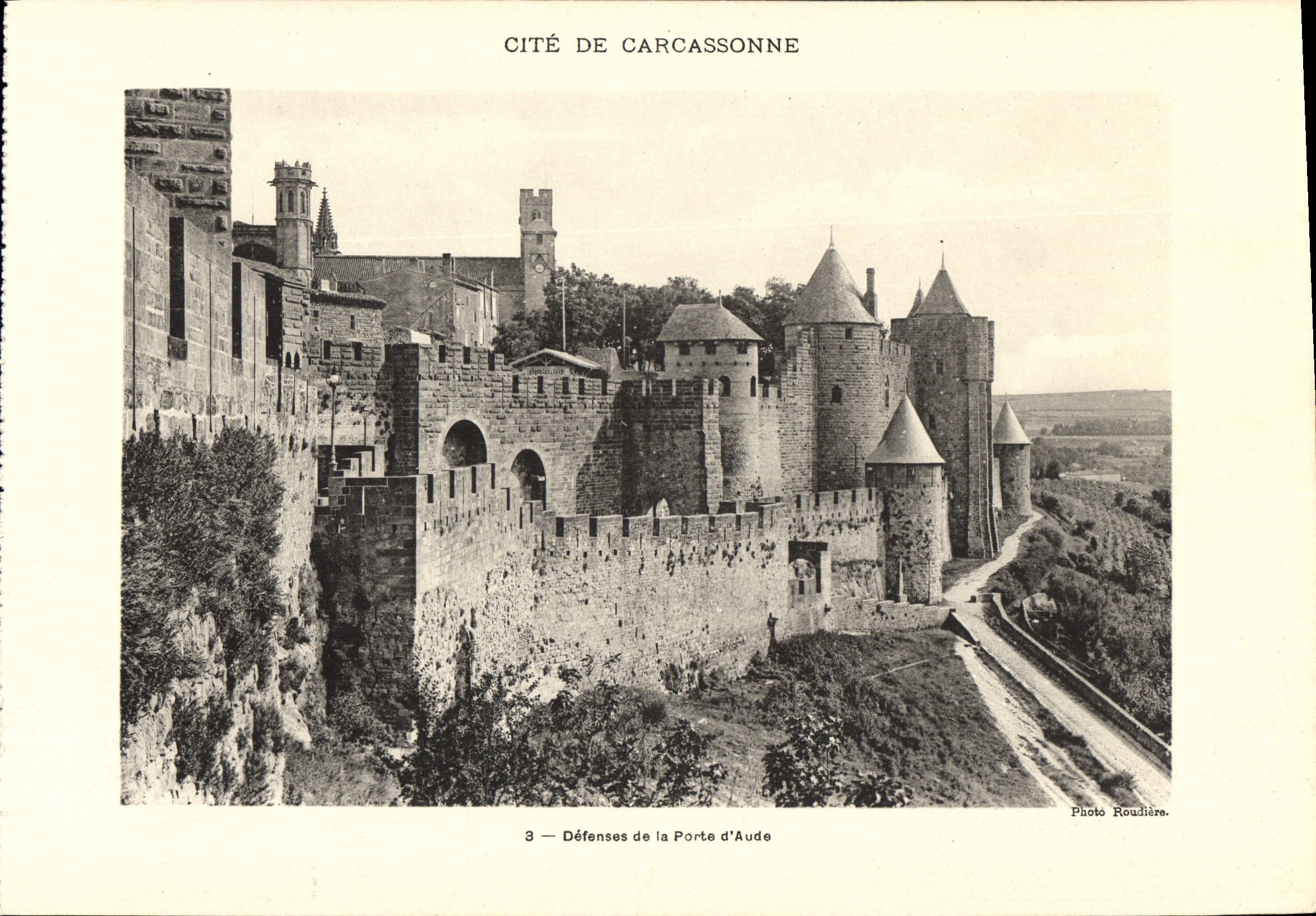 CPA Grand Format Cite De Carcassonne Detenses de la Porte d'Aude 28 * 23 cm