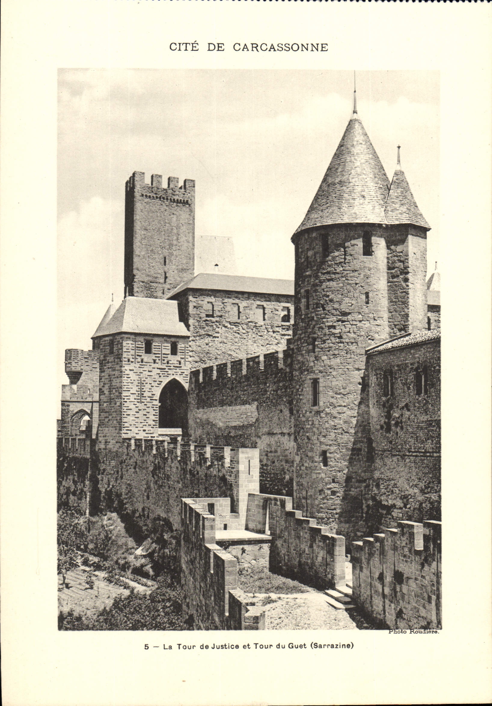 CPA Grand Format Cite De Carcassonne La Tour de Justice et Tour du Guet 28 * 23 cm