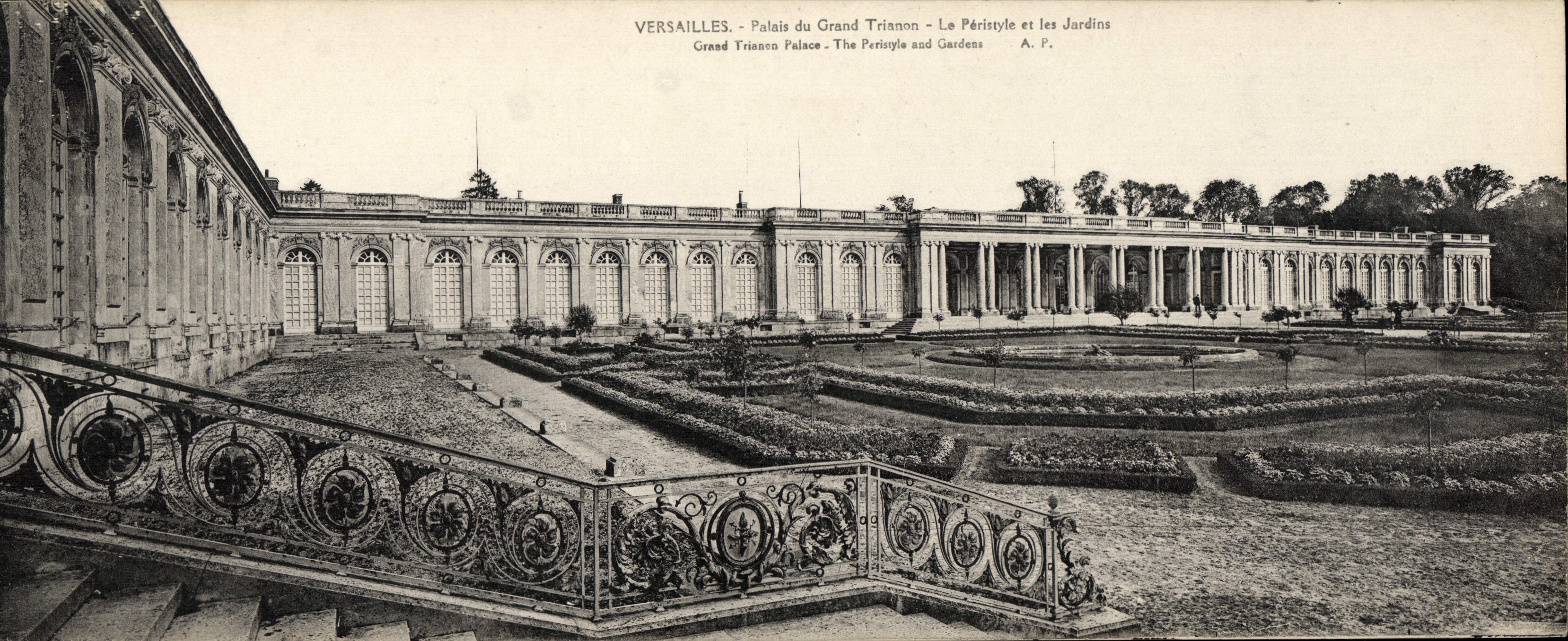 Versailles - Schloss des Großen Trianon - Der Peristyl und die Gärten — A. F.