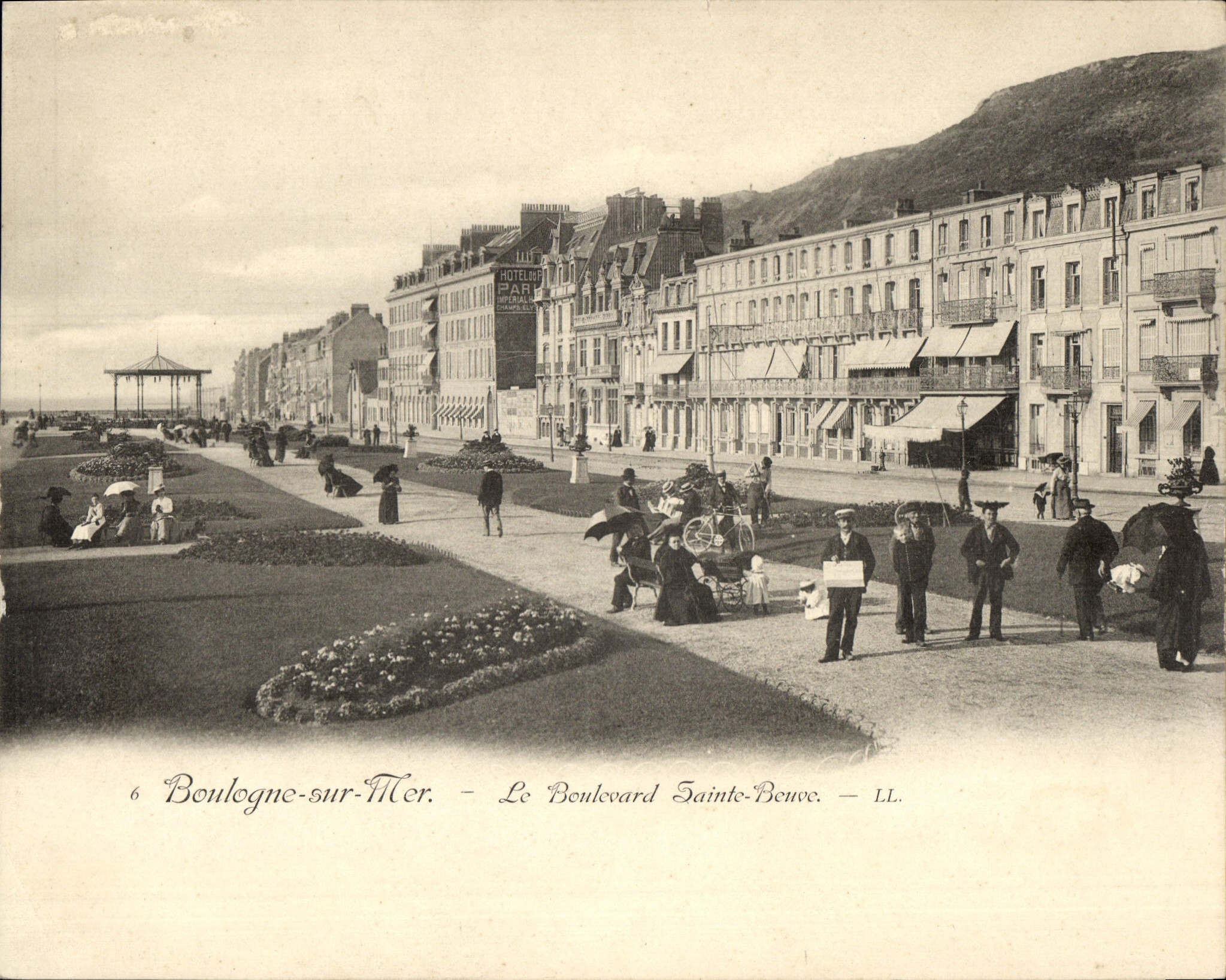 CPA Grand Format Boulogne sur Mer Le Boulevard Saint Beuve 17 * 14 cm