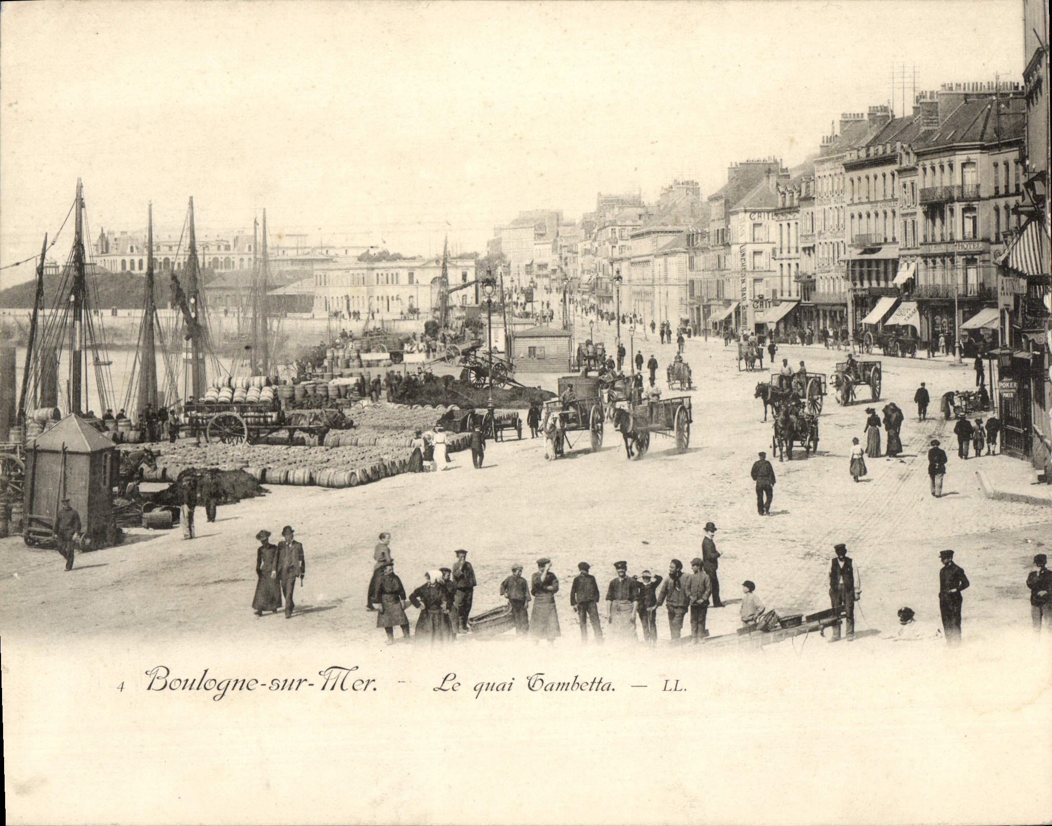 CPA Grand Format Boulogne sur Mer Le Quai Gambetta Bateaux 17 * 14 cm