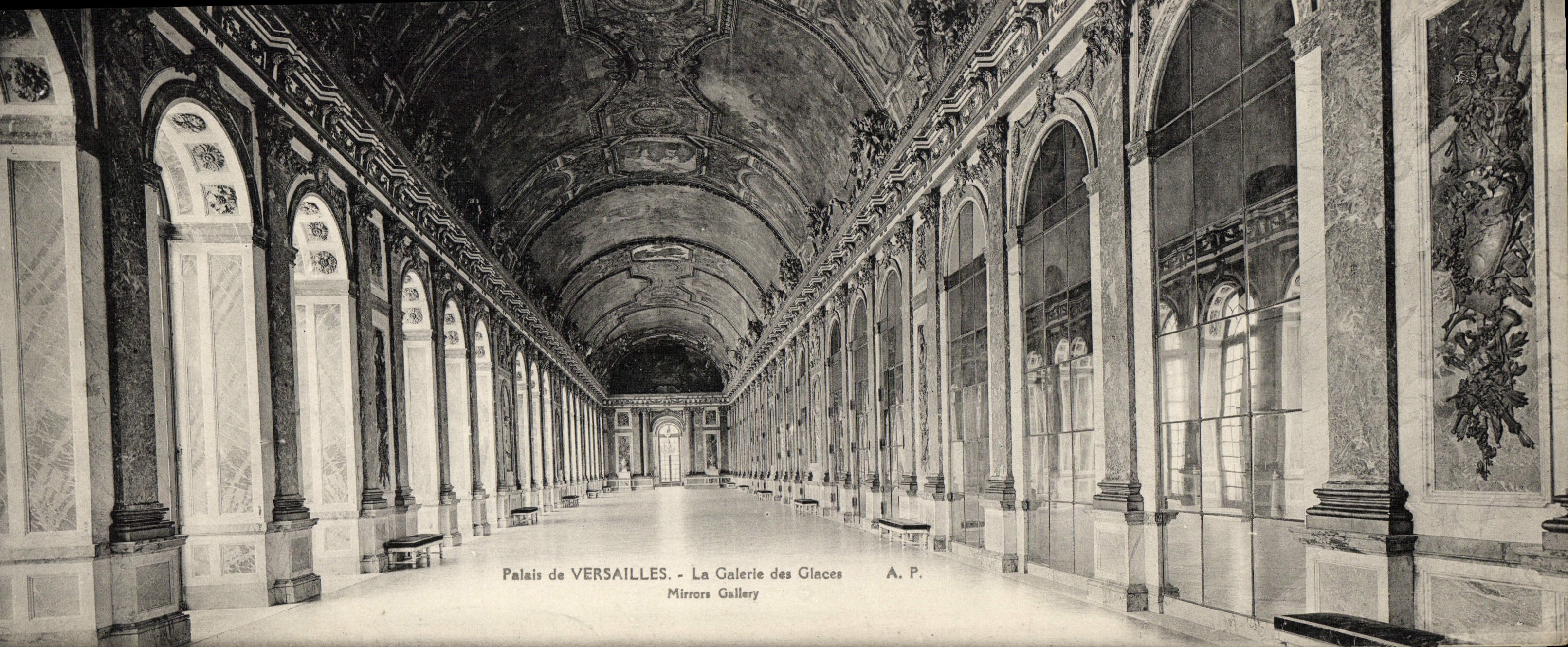 Palais de VERSAILLES - La Galerie des Glaces - A. P.
