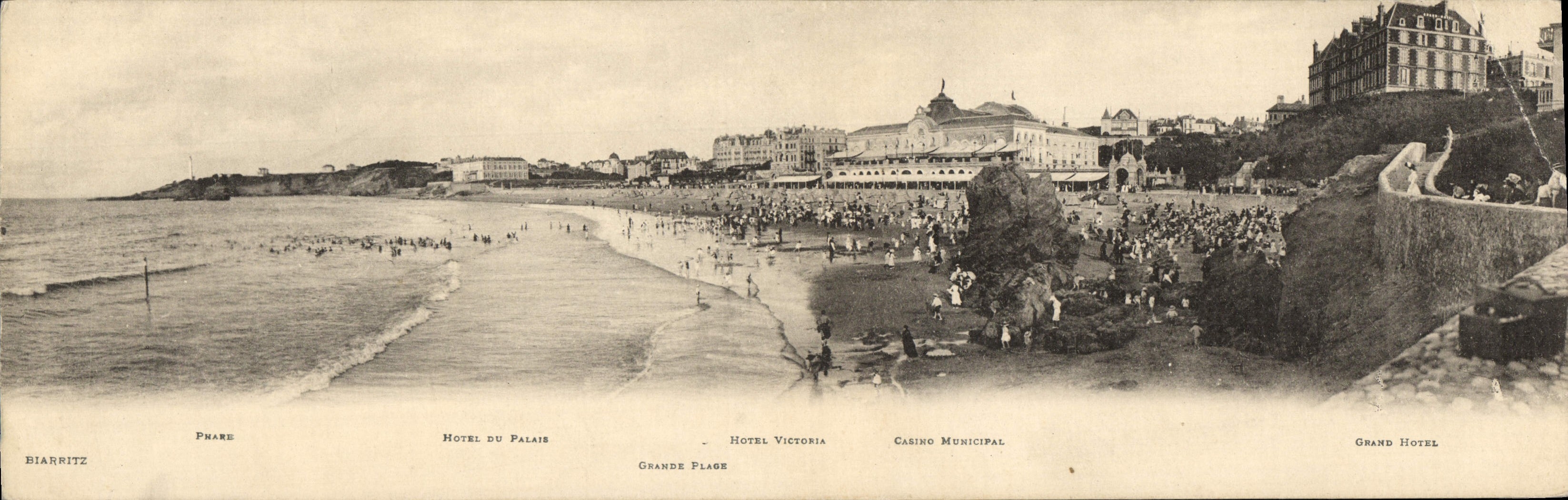 CPA Grand Format Biarritz Hotel du Palais Hotel Victoria Grand Hotel 28 * 9 cm