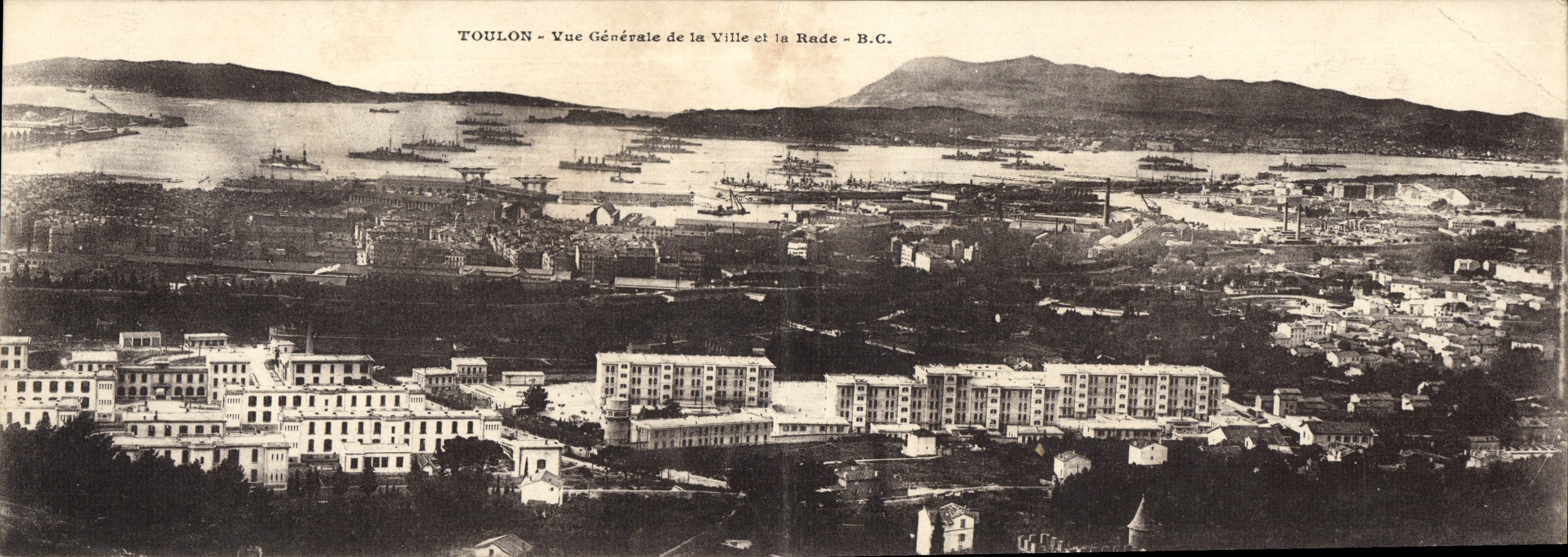 Antike Ansichtskarte Großformat Toulon Allgemeiner Blick auf die Stadt und den Hafen Boote 28 * 11 cm