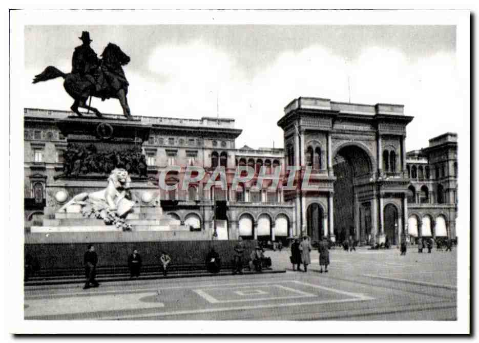 CPM Milano Monumento a Vittorio Emnanuele II e lagresso Galleria