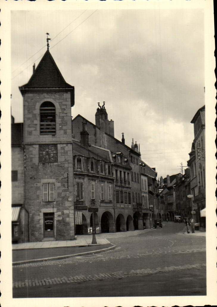 Place de la République — Église Saint-Pierre — Éditeur CPAPHIL, n°1