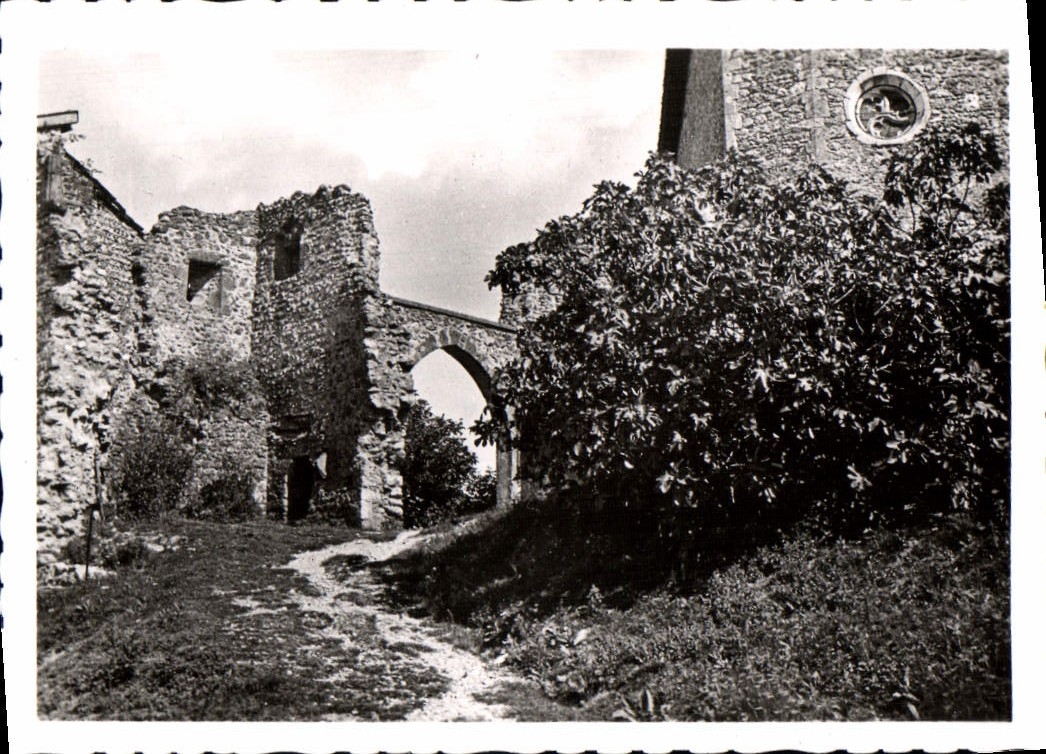 Perouges (Ain) — La première enceinte des remparts — CPAPHIL
