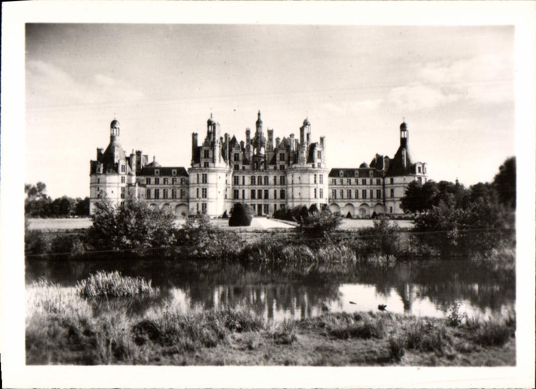 CPM Le Chateau de Chambord Facade et Jardins sur le Cosson