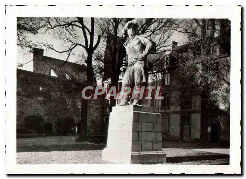 Statue de Duguyay-Trouin — Place du Château, Rennes — sans éditeur ni numéro de série visible