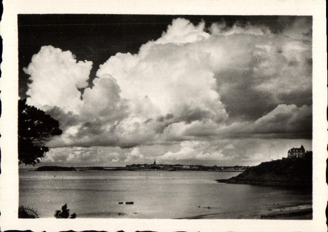 Vue de la baie de Saint-Malo — éditeur CPAPHIL, n° de série non visible