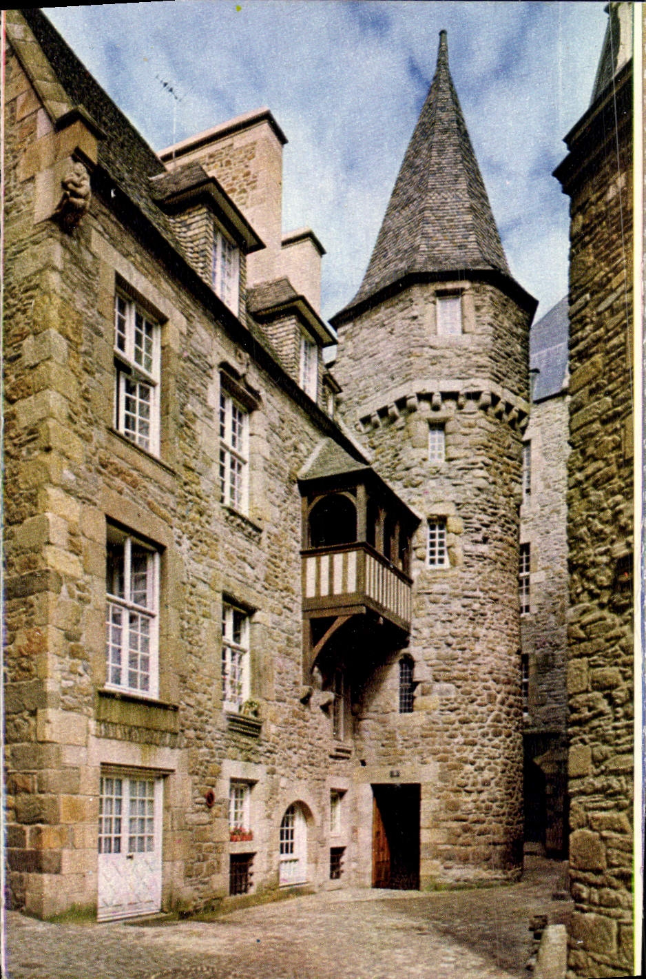 Cour de la Houssaye — maison de la duchesse Anne — CPAPHIL