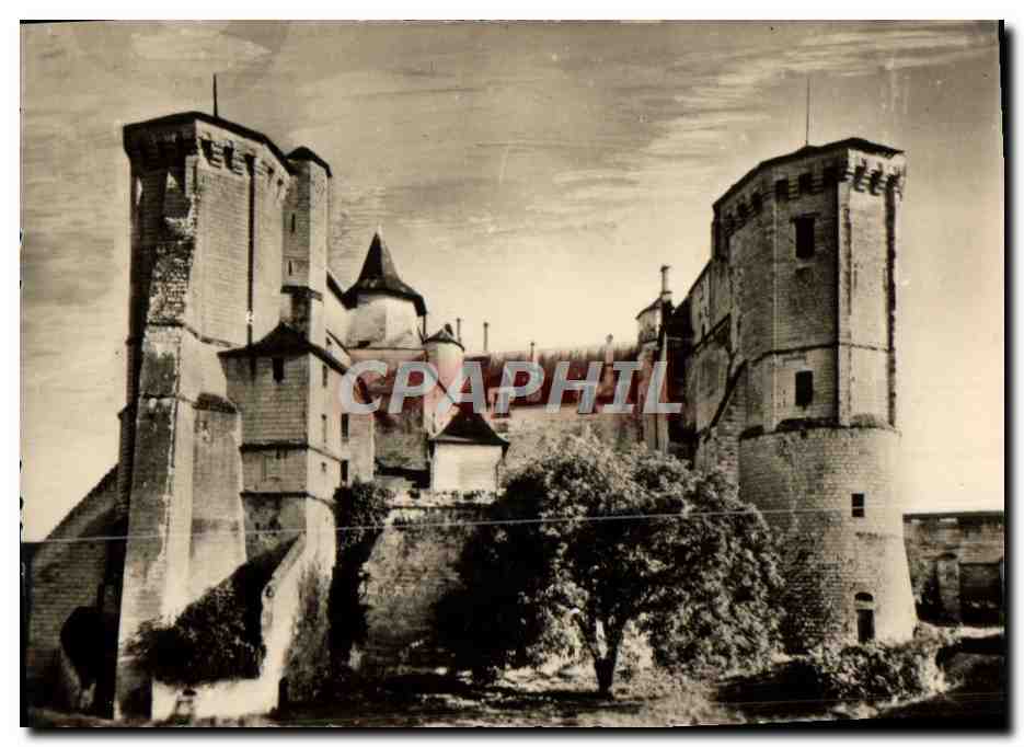 CPM Saumur Le Chateau Les Tours Nord et Ouest