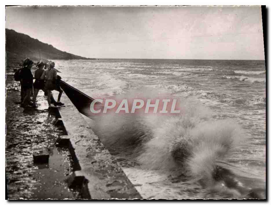 Villers-sur-Mer (Calvados) — Effet de vague et les Falaises — CPAPHIL
