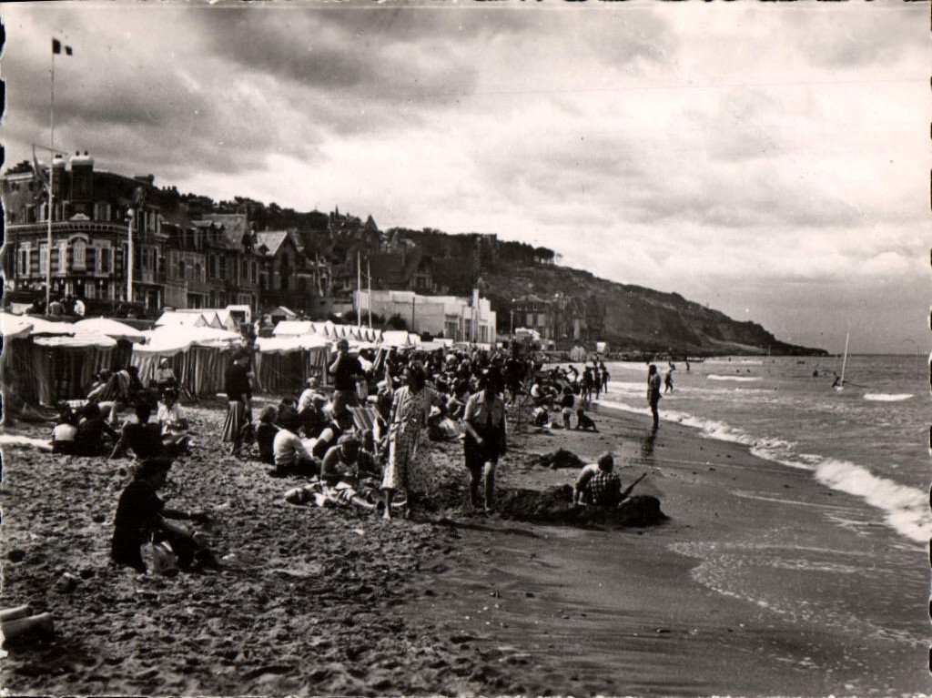 VILLERS-sur-MER (Calvados) — La Plage — CPAPHIL