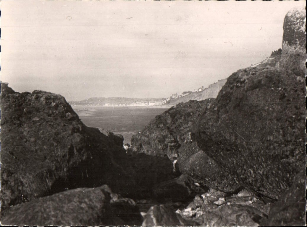 Villers-sur-Mer (Calvados) — Blick Durch Die Felsen — CPAPHIL