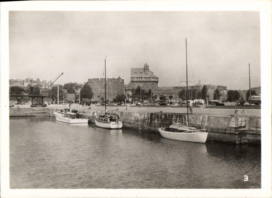 Port de La Rochelle — vue du château et des bateaux — série 3