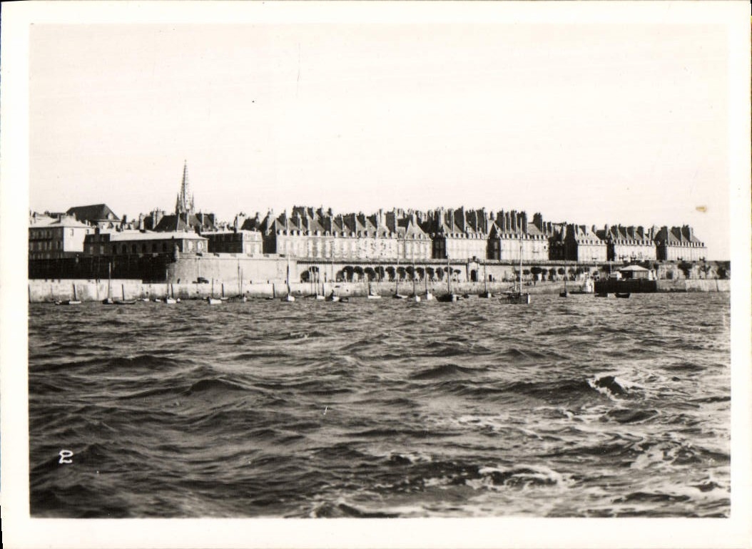 Vue de la ville de Saint-Malo — éditeur inconnu, n° de série non visible