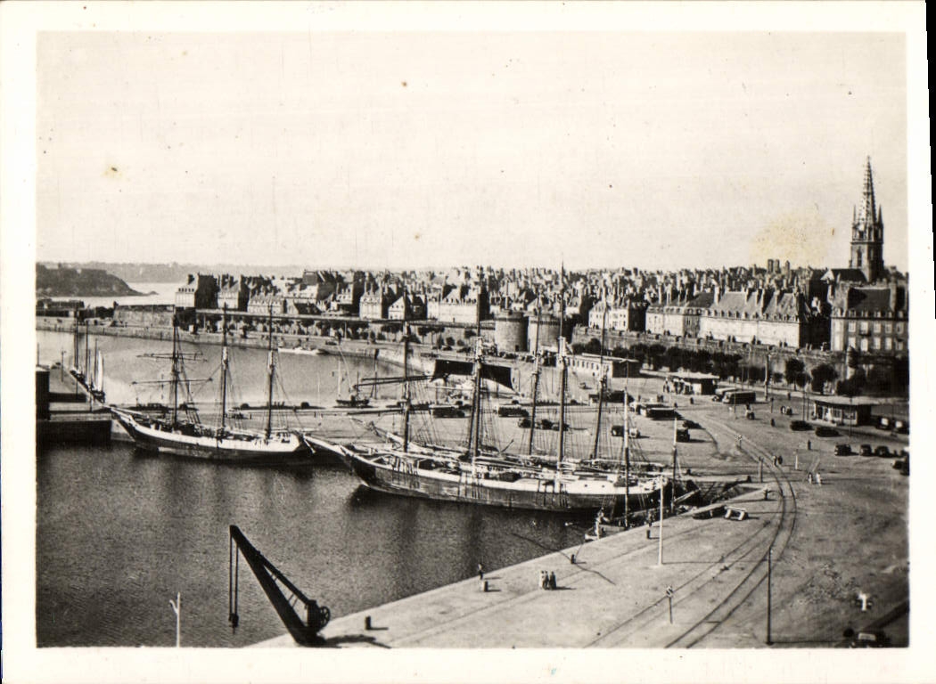 Port de Nantes — vue du port avec navires à voile — CPAPHIL