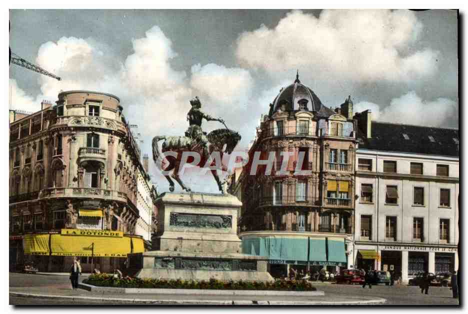 CPM Orleans Place du Martroi et Statue de Jeanne d'Arc