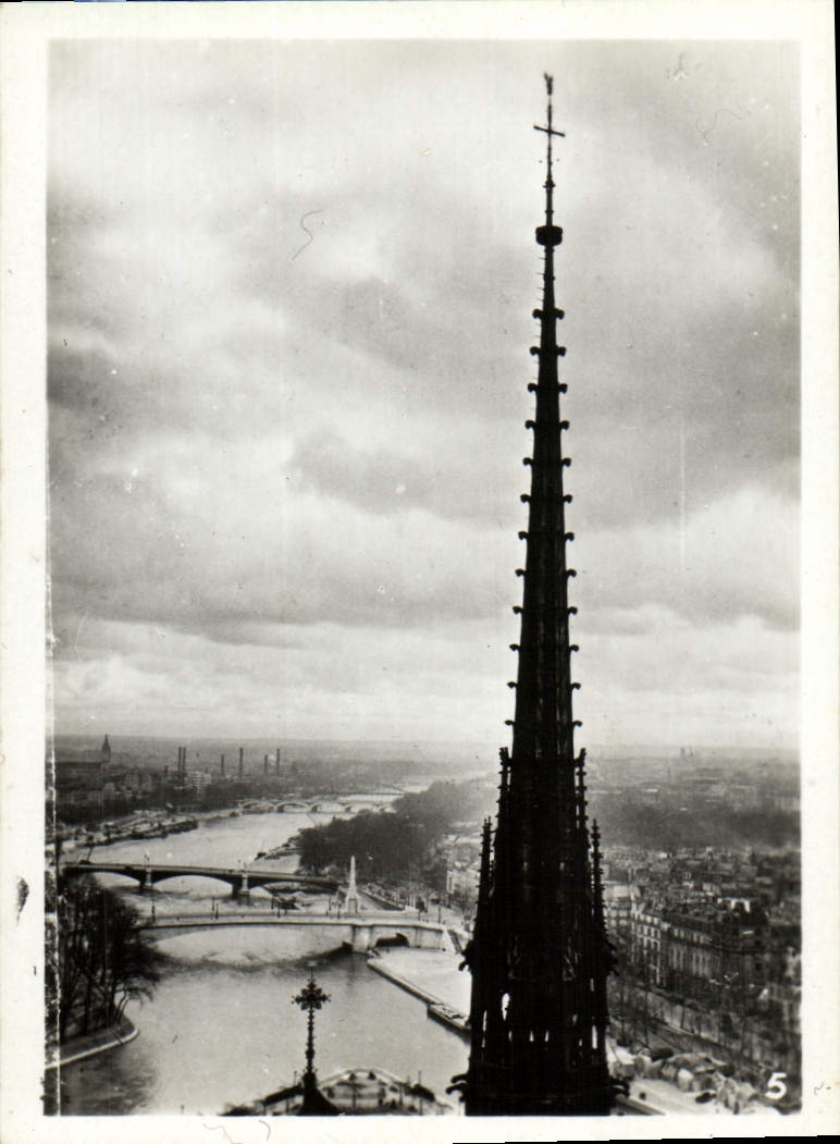 CPM Paris La Seine Vue Des Tours de Notre Dame