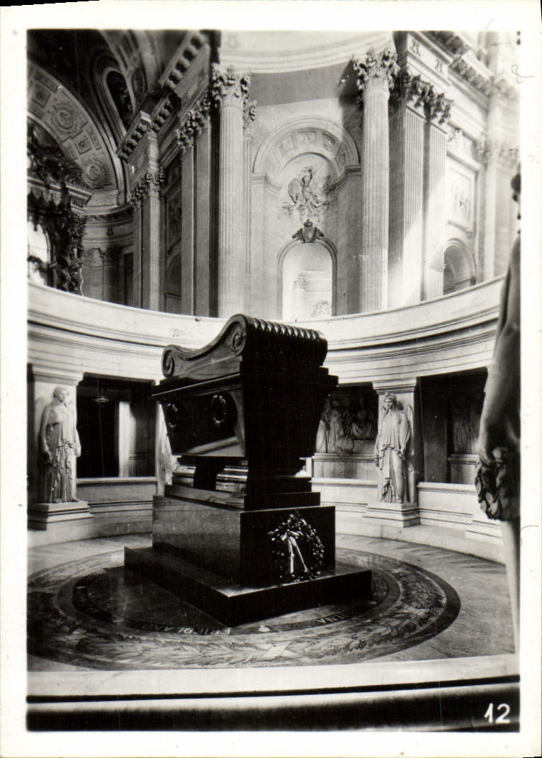 CPM Paris Le Tombeau de Napoleon 1er