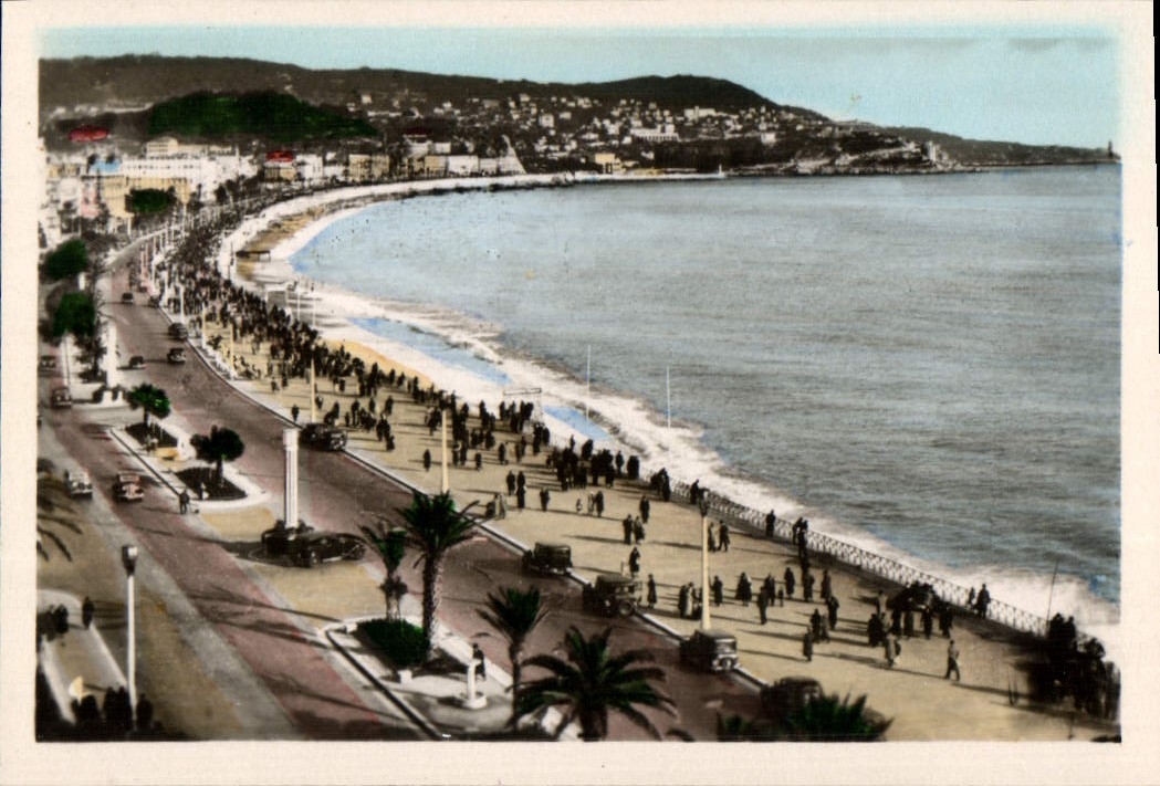 CPM Nice Vue d'ensemble et la promenade des Anglais