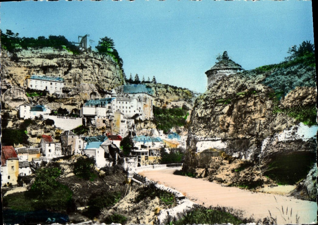 Rocamadour — Le Rocher vu de la route de Cahors — CPAPHIL n°93